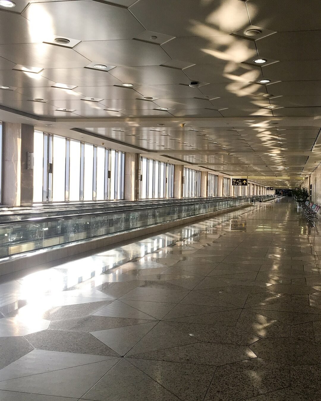 ATACAN EL AEROPUERTO INTERNACIONAL REY FAHD DE DAMMAM, EN ARABIA SAUDÍ: AL MENOS UN MUERTO Y OCHO HERIDOS