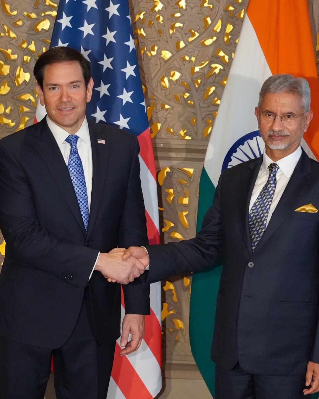 RUBIO VISITA LA REFINERÍA DE RELIANCE EN LA INDIA PARA IMPULSAR QUE REFINE MÁS PETRÓLEO VENEZOLANO